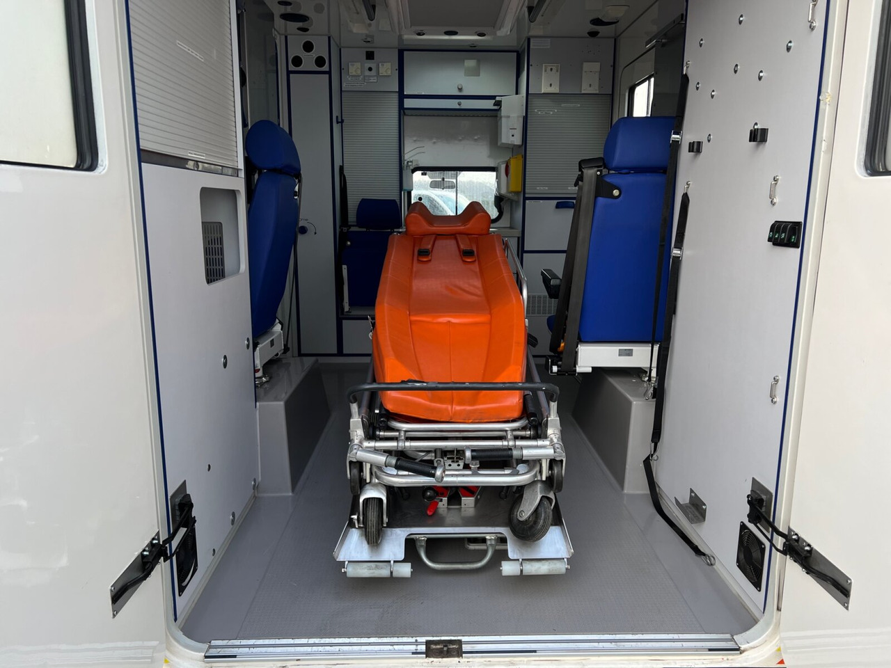 Leie Mercedes-Benz Sprinter 313 CDI 4x2 Sprinter 313 CDI 4x2, Rettungswagen Mercedes-Benz Sprinter 313 CDI 4x2 Sprinter 313 CDI 4x2, Rettungswagen: bilde 14