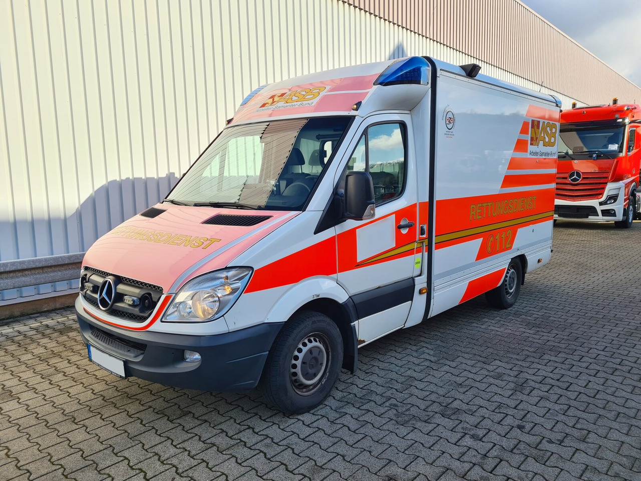 Mercedes-Benz Sprinter 316 KA 4x2 Sprinter 316 KA 4x2, Rettungswagen - Kassebil: bilde 1 Mercedes-Benz Sprinter 316 KA 4x2 Sprinter 316 KA 4x2, Rettungswagen - Kassebil: bilde 1