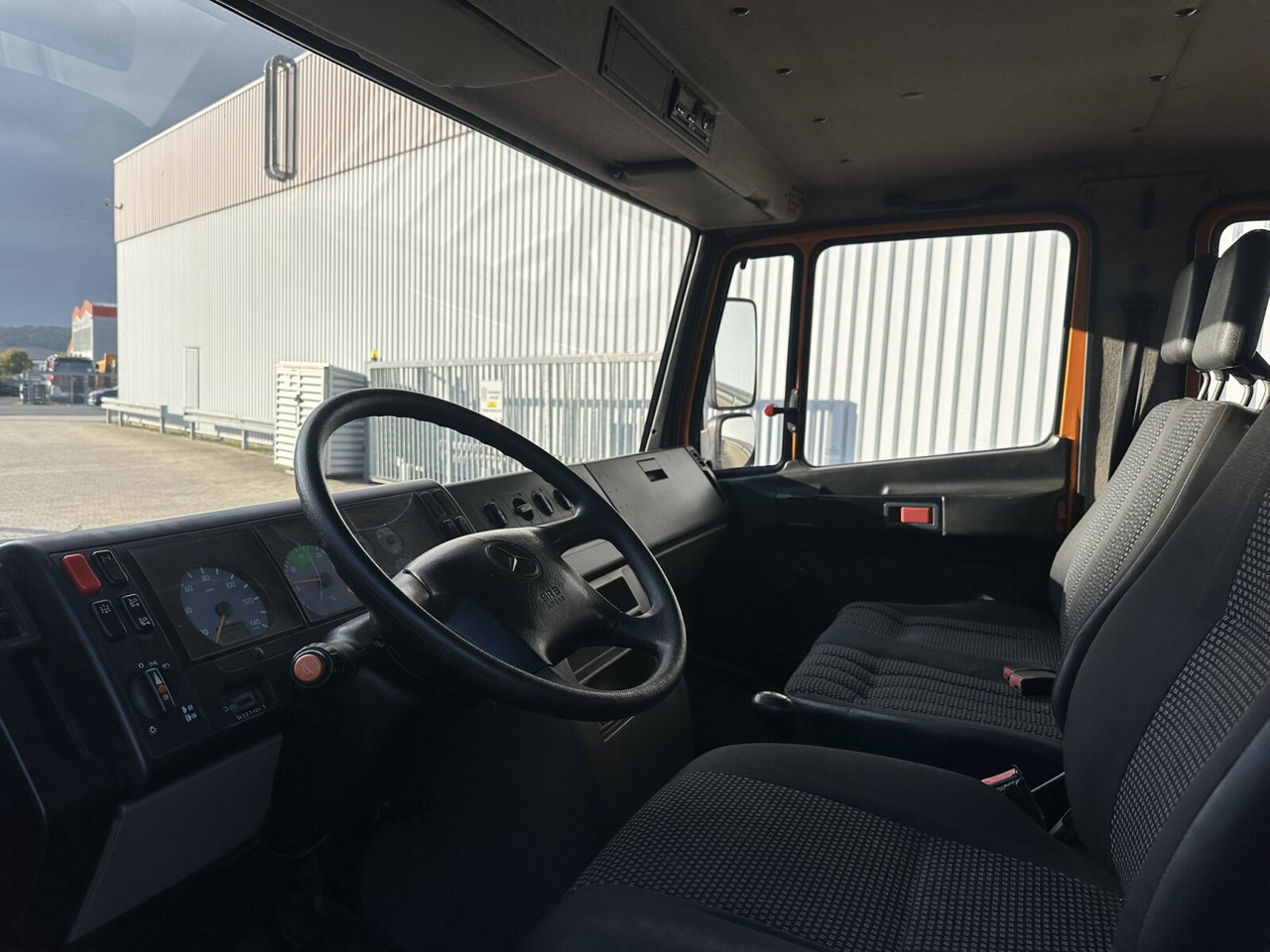 Mercedes-Benz Vario 813 D 4x2 Doka Vario 813 D 4x2 Doka, Meiller Kipper - Tippbil: bilde 5 Mercedes-Benz Vario 813 D 4x2 Doka Vario 813 D 4x2 Doka, Meiller Kipper - Tippbil: bilde 5