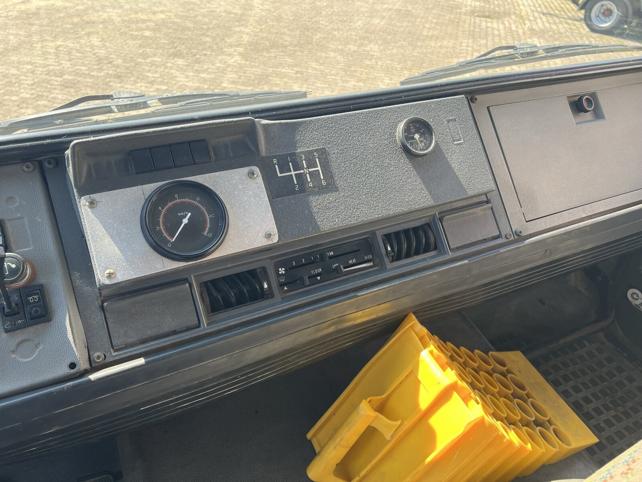 Tankbil Renault Midliner S170 4x4 Midliner S170 4x4, 6000l Wassertank: bilde 7 Tankbil Renault Midliner S170 4x4 Midliner S170 4x4, 6000l Wassertank: bilde 7