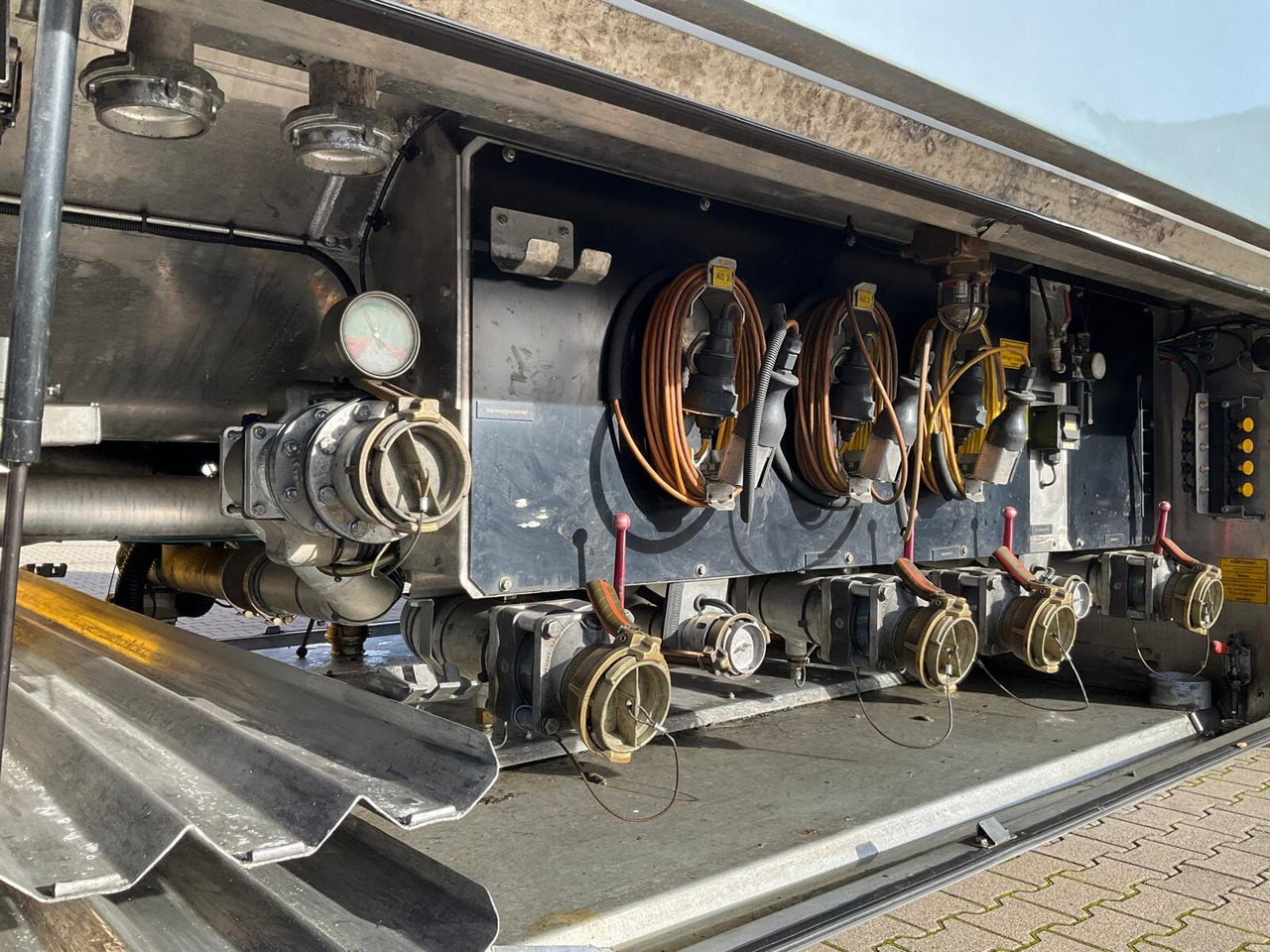 TAL-A-ZE 44,0 TAL-A-ZE 44,0, 43.500l, 4 Kammern, Untenbefüllung - Tanksemi: bilde 2 TAL-A-ZE 44,0 TAL-A-ZE 44,0, 43.500l, 4 Kammern, Untenbefüllung - Tanksemi: bilde 2