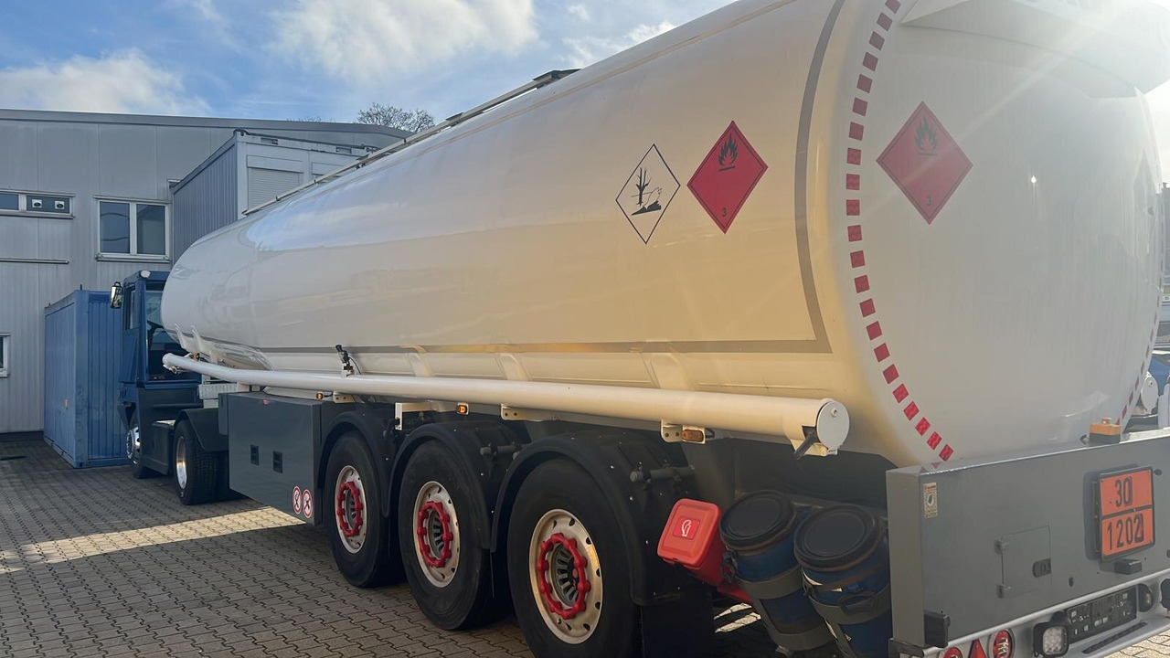 TAL-A-ZE 44,0 TAL-A-ZE 44,0, 43.500l, 4 Kammern, Untenbefüllung - Tanksemi: bilde 5 TAL-A-ZE 44,0 TAL-A-ZE 44,0, 43.500l, 4 Kammern, Untenbefüllung - Tanksemi: bilde 5