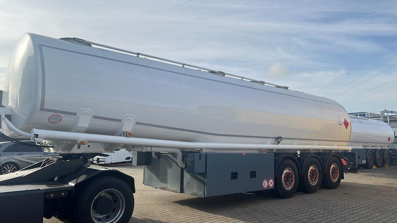 TAL-A-ZE 44,0 TAL-A-ZE 44,0, 43.500l, 4 Kammern, Untenbefüllung - Tanksemi: bilde 1 TAL-A-ZE 44,0 TAL-A-ZE 44,0, 43.500l, 4 Kammern, Untenbefüllung - Tanksemi: bilde 1