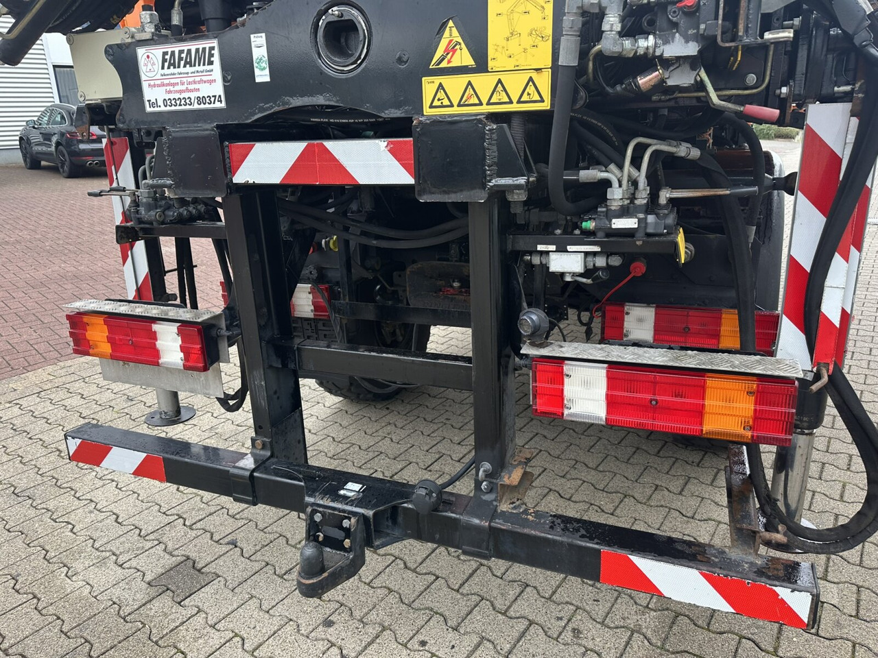 Unimog U500 4x4 U500 4x4 405/40 mit Heckkran Hiab 077-1 HiDuo, absattelbar, Funk - Varebil: bilde 2 Unimog U500 4x4 U500 4x4 405/40 mit Heckkran Hiab 077-1 HiDuo, absattelbar, Funk - Varebil: bilde 2