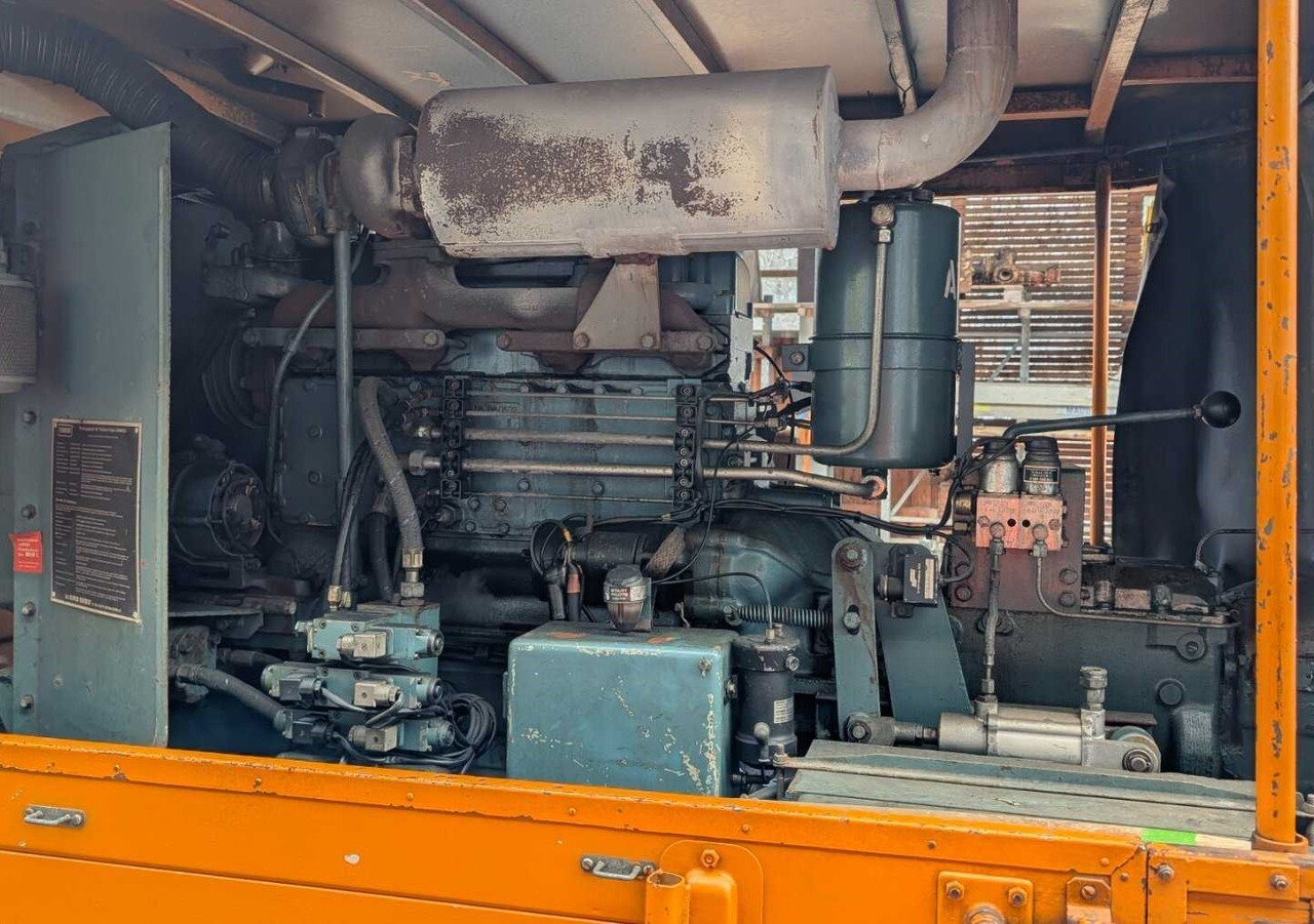 Unimog U52 411 4x4 Schneefräse U52 411 4x4, Schmidt Schneefräse mit Separatmotor - Varebil: bilde 3 Unimog U52 411 4x4 Schneefräse U52 411 4x4, Schmidt Schneefräse mit Separatmotor - Varebil: bilde 3