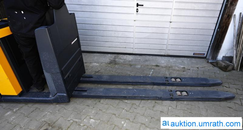 Kommissionierer Jungheinrich ECE 225 mit 72 Betriebsstunden Hubwagen Ameise Elektrohubwagen - Plukketruck: bilde 4 Kommissionierer Jungheinrich ECE 225 mit 72 Betriebsstunden Hubwagen Ameise Elektrohubwagen - Plukketruck: bilde 4