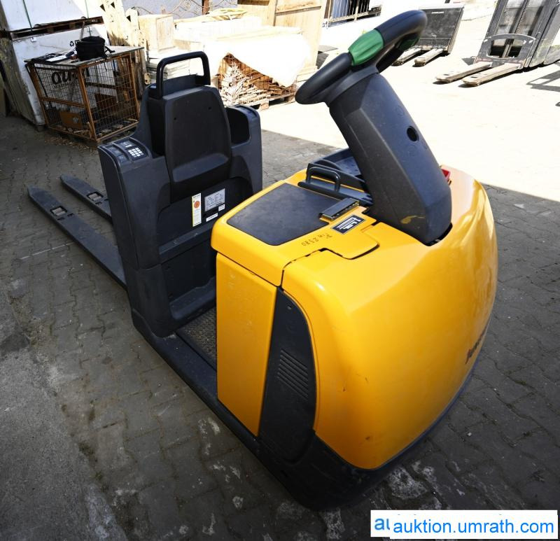 Kommissionierer Jungheinrich ECE 225 mit 72 Betriebsstunden Hubwagen Ameise Elektrohubwagen - Plukketruck: bilde 1 Kommissionierer Jungheinrich ECE 225 mit 72 Betriebsstunden Hubwagen Ameise Elektrohubwagen - Plukketruck: bilde 1