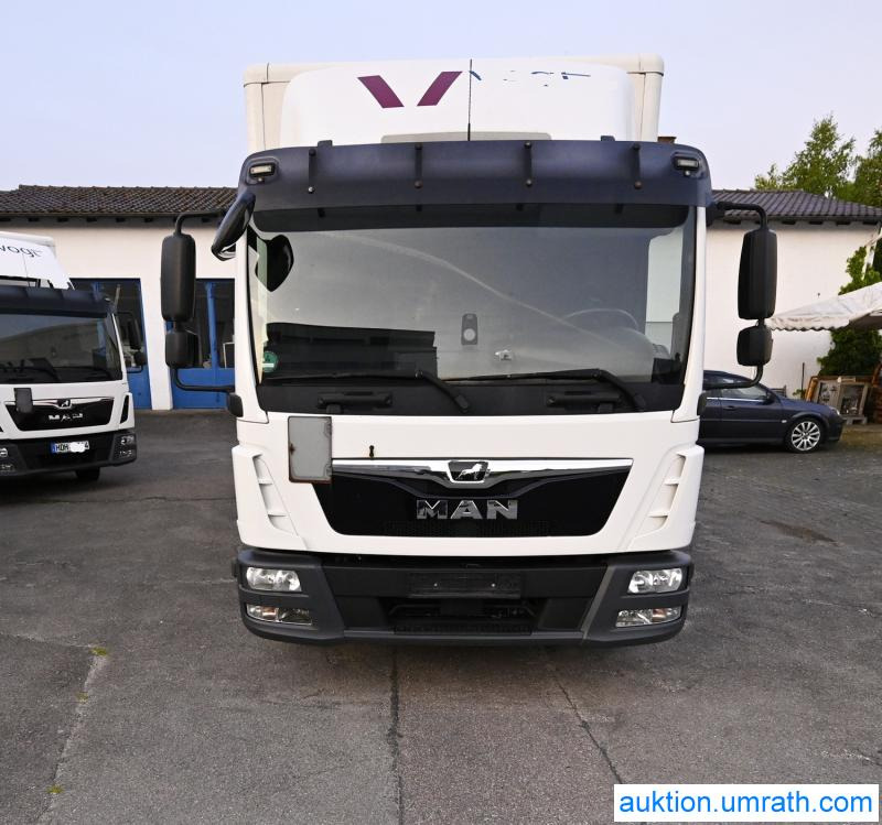 MAN MAN TGL 12.250 4x2 L/BL Koffer Ladebordwand Klimaautomatik NAVI Luftfederung Automatikgetriebe EURO 6 - Skapbil: bilde 3 MAN MAN TGL 12.250 4x2 L/BL Koffer Ladebordwand Klimaautomatik NAVI Luftfederung Automatikgetriebe EURO 6 - Skapbil: bilde 3