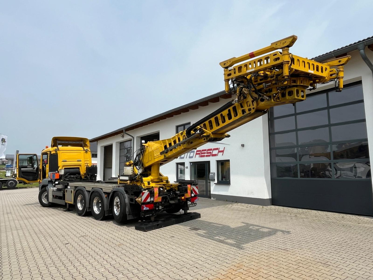 MAN TGS 35.480 8x4-4BL Deuringer Garagentransporter - Kranbil: bilde 3 MAN TGS 35.480 8x4-4BL Deuringer Garagentransporter - Kranbil: bilde 3