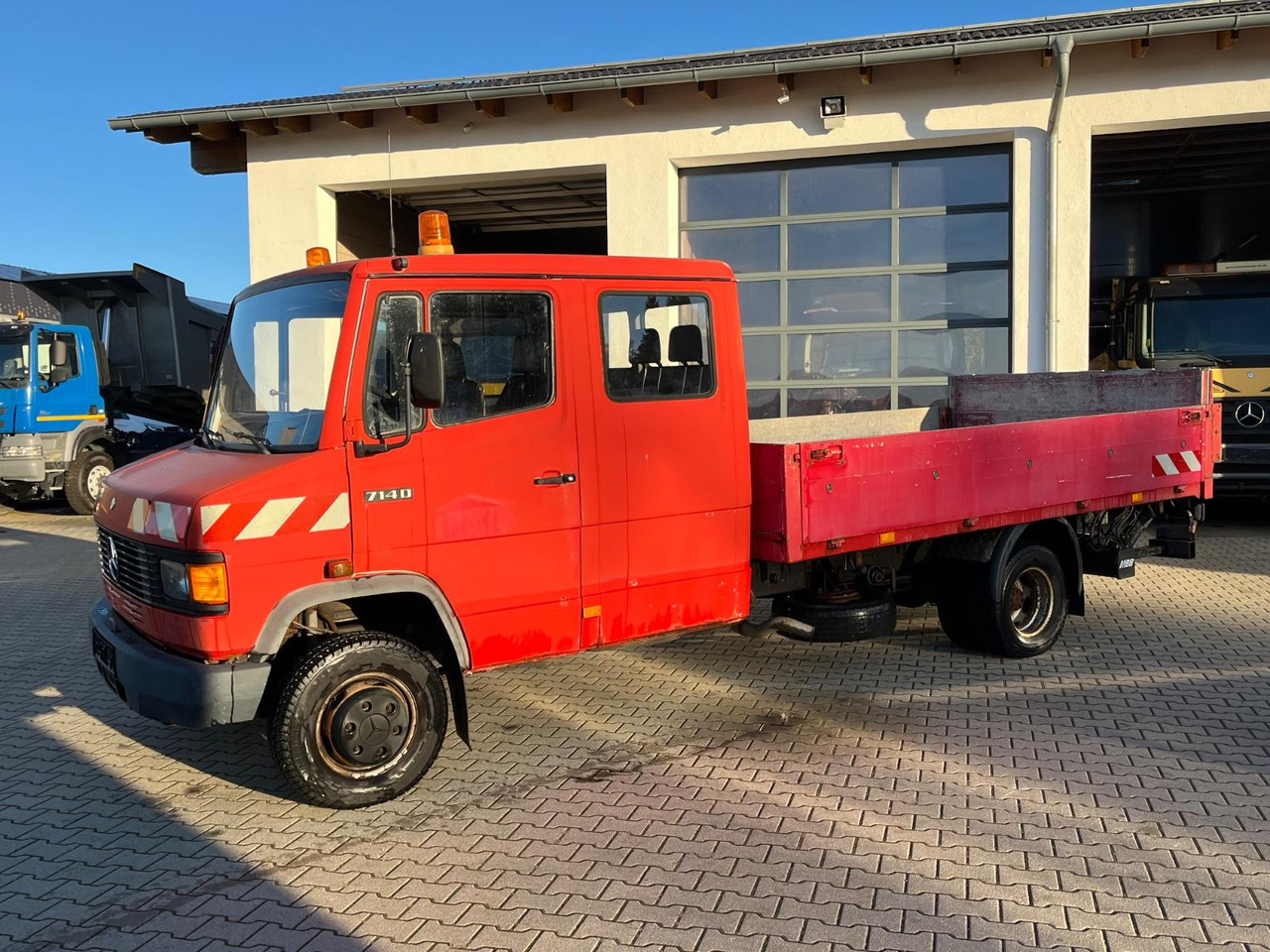 Mercedes-Benz 714D Doka Pritsche - Varebil med plan, Varebil med dobbelt førerhus: bilde 4 Mercedes-Benz 714D Doka Pritsche - Varebil med plan, Varebil med dobbelt førerhus: bilde 4