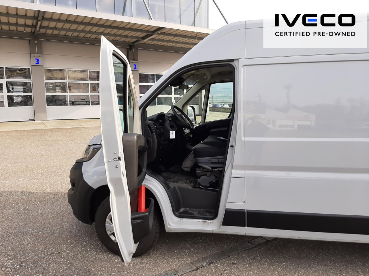 FIAT e-Ducato L2H2 teilverglast (47-kWh) - Kassebil, Elektrisk varebil: bilde 2 FIAT e-Ducato L2H2 teilverglast (47-kWh) - Kassebil, Elektrisk varebil: bilde 2