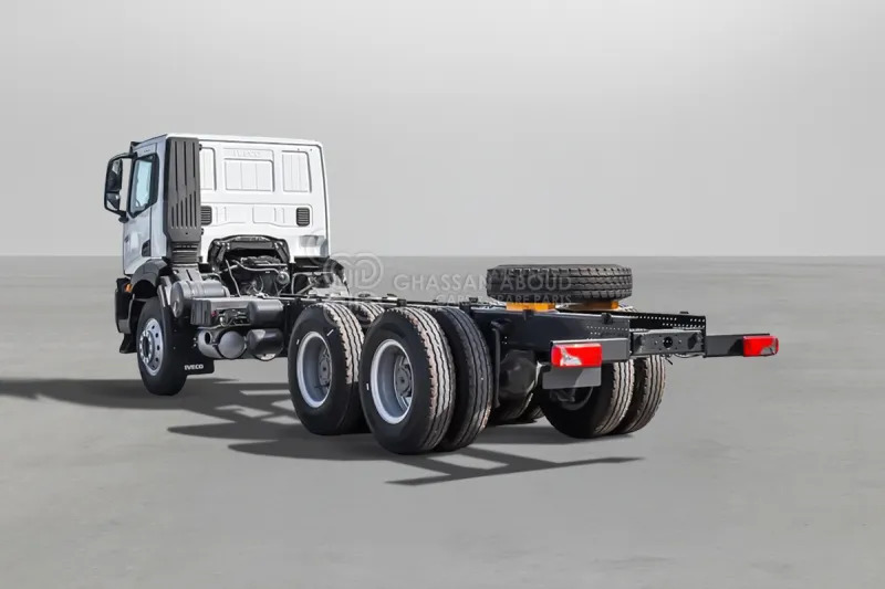 Iveco T-WAY AD380T47H 6x4 R24 Tyres Chassis - Barcelona Stock - Chassis lastebil: bilde 2 Iveco T-WAY AD380T47H 6x4 R24 Tyres Chassis - Barcelona Stock - Chassis lastebil: bilde 2