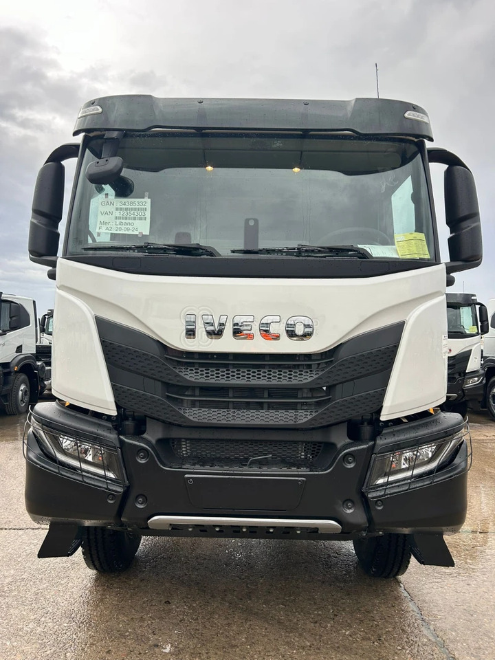 Iveco T-WAY AT380T43H 6x4 R20 Tyres Chassis - Barcelona Stock - Chassis lastebil: bilde 1 Iveco T-WAY AT380T43H 6x4 R20 Tyres Chassis - Barcelona Stock - Chassis lastebil: bilde 1