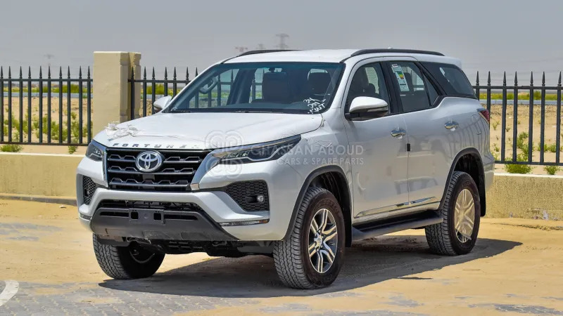 Toyota Fortuner 4x4 - SUV: bilde 1 Toyota Fortuner 4x4 - SUV: bilde 1