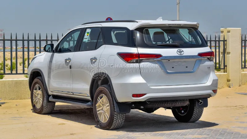 Toyota Fortuner 4x4 - SUV: bilde 4 Toyota Fortuner 4x4 - SUV: bilde 4