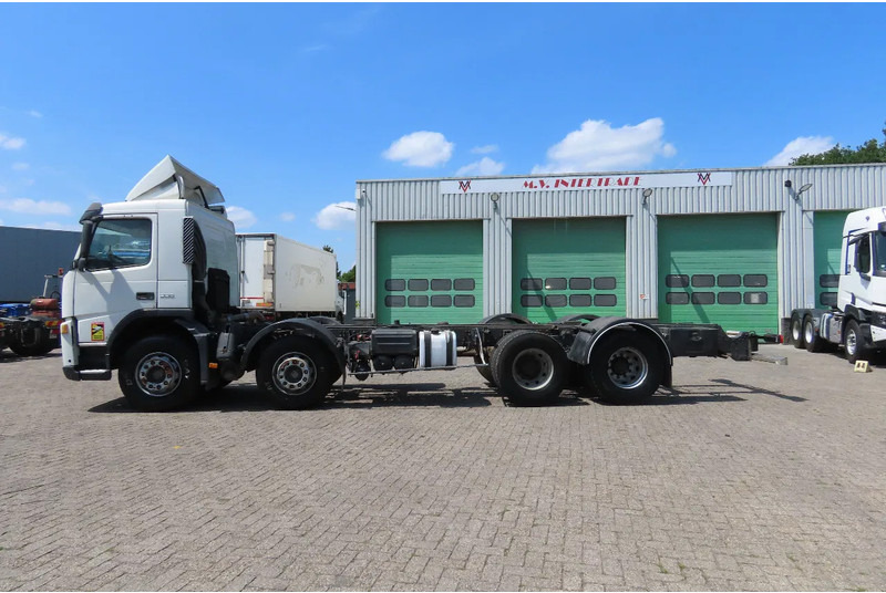 Volvo FM 12.380 8x4 FULL SPRING. 100% condition! - Chassis lastebil: bilde 3 Volvo FM 12.380 8x4 FULL SPRING. 100% condition! - Chassis lastebil: bilde 3