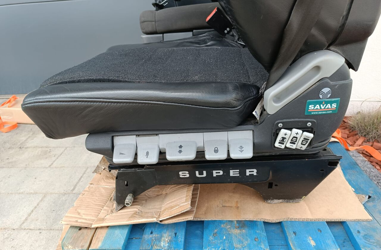 Scania NEW GENERATION HALF LEATHER WITH METAL BASE (LEFT) Scania - Sete for Lastebil: bilde 3 Scania NEW GENERATION HALF LEATHER WITH METAL BASE (LEFT) Scania - Sete for Lastebil: bilde 3