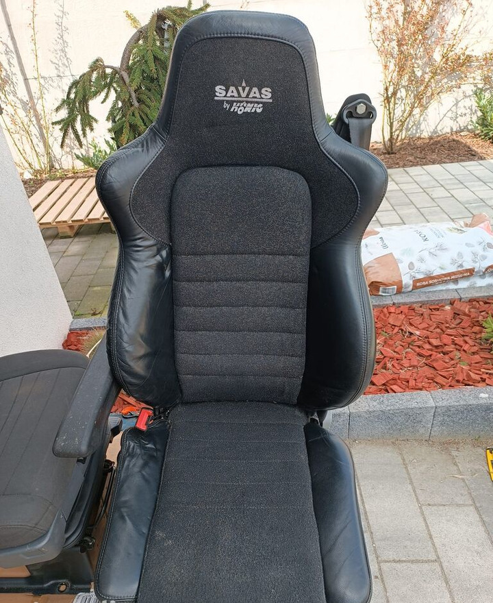 Scania NEW GENERATION HALF LEATHER WITH METAL BASE (LEFT) Scania - Sete for Lastebil: bilde 1 Scania NEW GENERATION HALF LEATHER WITH METAL BASE (LEFT) Scania - Sete for Lastebil: bilde 1