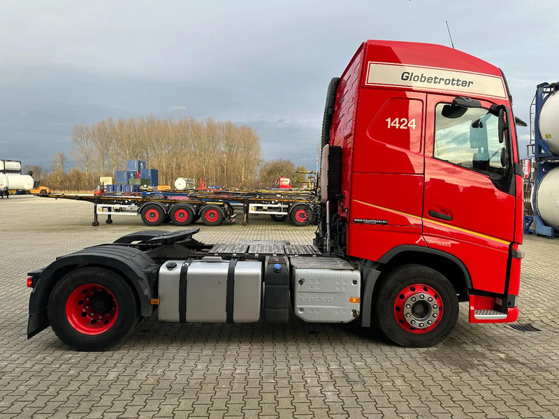 Volvo FH Globetrotter 4x2 ADR (EXII, EXIII, FL, AT) EURO-6 VEB 605.158km NL valid ADR/APK: 4/2026 - Trekkvogn: bilde 3 Volvo FH Globetrotter 4x2 ADR (EXII, EXIII, FL, AT) EURO-6 VEB 605.158km NL valid ADR/APK: 4/2026 - Trekkvogn: bilde 3