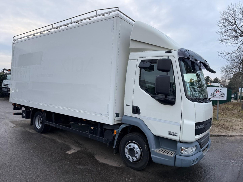 DAF LF 45.210 CLOSED BOX / KOFFER - *144.000km* - EEV - BOX 5m50 x 2m49 x 2m38 - TAILLIFT - A/C - CAMERA - TOP BE TRUCK - Skapbil: bilde 1 DAF LF 45.210 CLOSED BOX / KOFFER - *144.000km* - EEV - BOX 5m50 x 2m49 x 2m38 - TAILLIFT - A/C - CAMERA - TOP BE TRUCK - Skapbil: bilde 1