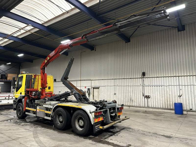 Iveco TRAKKER 350 6x4 HOOKLIFT + CRANE FASSI F120.22 (5/6 F) - *342.000km* - STEEL SPRING / BIG AXLES - AS TRONIC AUTOMATIC GEARBOX - Krokbil, Kranbil: bilde 4 Iveco TRAKKER 350 6x4 HOOKLIFT + CRANE FASSI F120.22 (5/6 F) - *342.000km* - STEEL SPRING / BIG AXLES - AS TRONIC AUTOMATIC GEARBOX - Krokbil, Kranbil: bilde 4