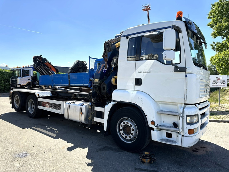 MAN TGA 26.310 6X2 HOOKLIFT + CRANE COPMA 160.4 + JIB J2 + WINCH - RADIO - LIFT + STEERING AXLE - EURO 3 - BE - Krokbil, Kranbil: bilde 2 MAN TGA 26.310 6X2 HOOKLIFT + CRANE COPMA 160.4 + JIB J2 + WINCH - RADIO - LIFT + STEERING AXLE - EURO 3 - BE - Krokbil, Kranbil: bilde 2