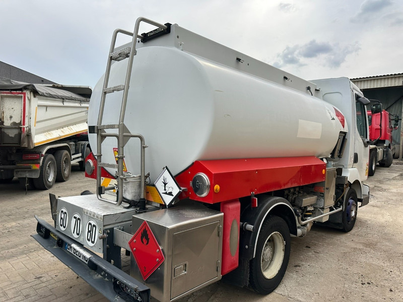 Renault MIDLUM 150 FUEL TANKER / CITERNE MAZOUT - 6500L - 3 COMPARTIMENTS - *ENGINE PROBLEM* - Tankbil: bilde 3 Renault MIDLUM 150 FUEL TANKER / CITERNE MAZOUT - 6500L - 3 COMPARTIMENTS - *ENGINE PROBLEM* - Tankbil: bilde 3