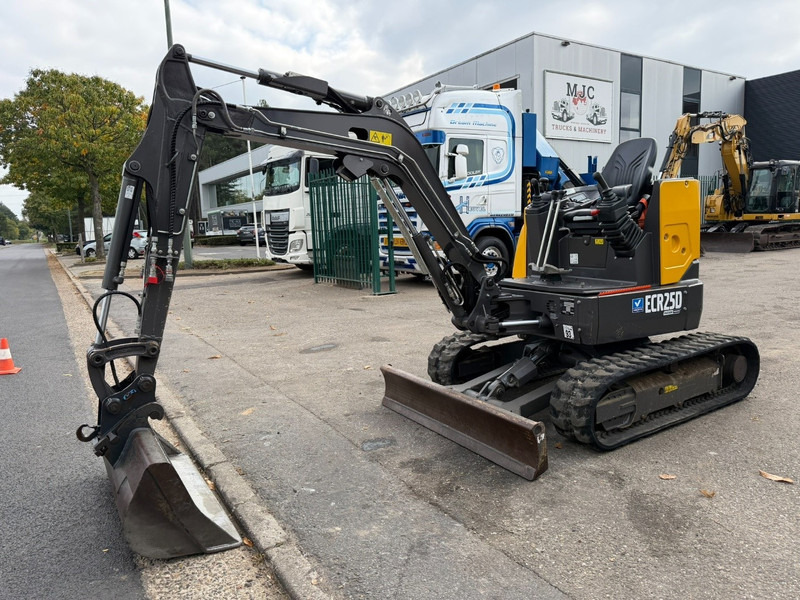 Volvo ECR25D 1159 UREN - SLOOP + SORTEERFUNCTIE - EXTRA HYDR. LEIDINGEN - HYDR SNELWISSEL - CE - BE MACHINE - Minigraver: bilde 2 Volvo ECR25D 1159 UREN - SLOOP + SORTEERFUNCTIE - EXTRA HYDR. LEIDINGEN - HYDR SNELWISSEL - CE - BE MACHINE - Minigraver: bilde 2