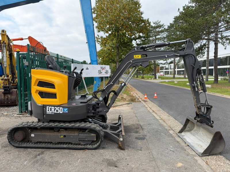 Volvo ECR25D 1159 UREN - SLOOP + SORTEERFUNCTIE - EXTRA HYDR. LEIDINGEN - HYDR SNELWISSEL - CE - BE MACHINE - Minigraver: bilde 3 Volvo ECR25D 1159 UREN - SLOOP + SORTEERFUNCTIE - EXTRA HYDR. LEIDINGEN - HYDR SNELWISSEL - CE - BE MACHINE - Minigraver: bilde 3