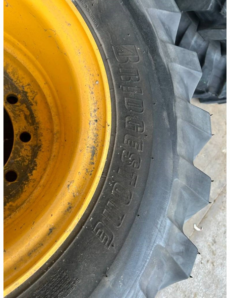 Bridgestone 1000 x 20 Set / 10.00 x 20: 4x2 Tyres - Dekk og felger for Bygg og anlegg: bilde 2 Bridgestone 1000 x 20 Set / 10.00 x 20: 4x2 Tyres - Dekk og felger for Bygg og anlegg: bilde 2