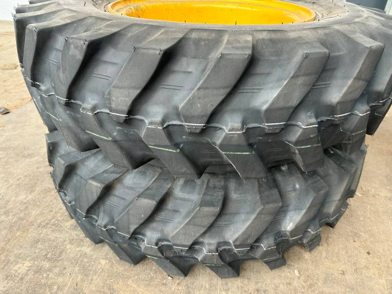 Bridgestone 1000 x 20 Set / 10.00 x 20: 4x2 Tyres - Dekk og felger for Bygg og anlegg: bilde 5 Bridgestone 1000 x 20 Set / 10.00 x 20: 4x2 Tyres - Dekk og felger for Bygg og anlegg: bilde 5