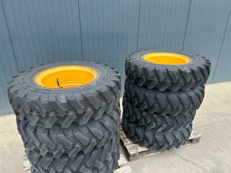 Bridgestone 1000 x 20 Set / 10.00 x 20: 4x2 Tyres - Dekk og felger for Bygg og anlegg: bilde 3 Bridgestone 1000 x 20 Set / 10.00 x 20: 4x2 Tyres - Dekk og felger for Bygg og anlegg: bilde 3