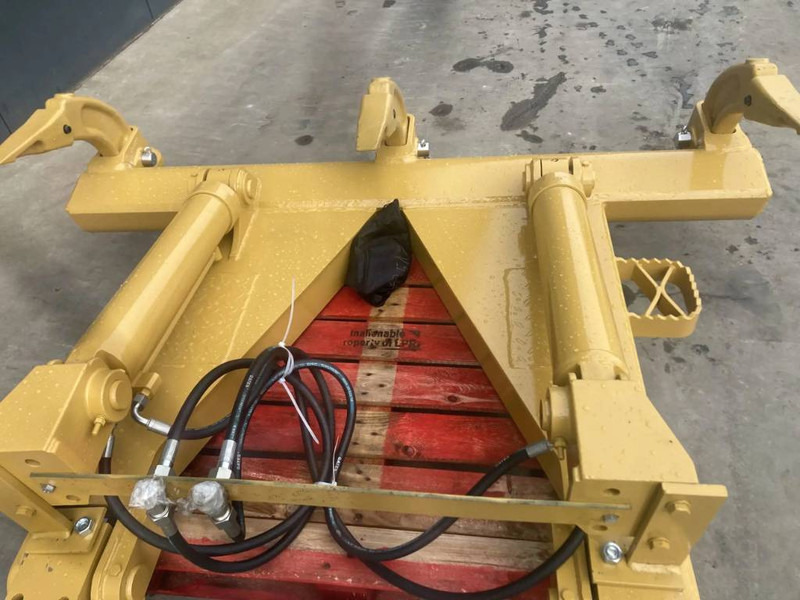Cat D4H Ripper - Utstyr for Bygg og anlegg: bilde 5 Cat D4H Ripper - Utstyr for Bygg og anlegg: bilde 5