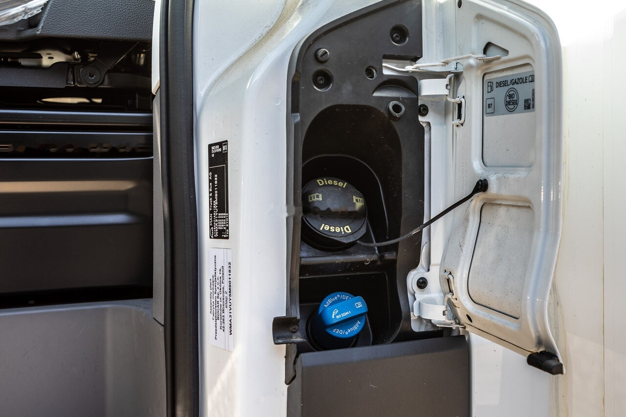 Ny Matbil Bannert FOOD TRUCK Imbiss Handlowy Empty MAN In Stock: bilde 10