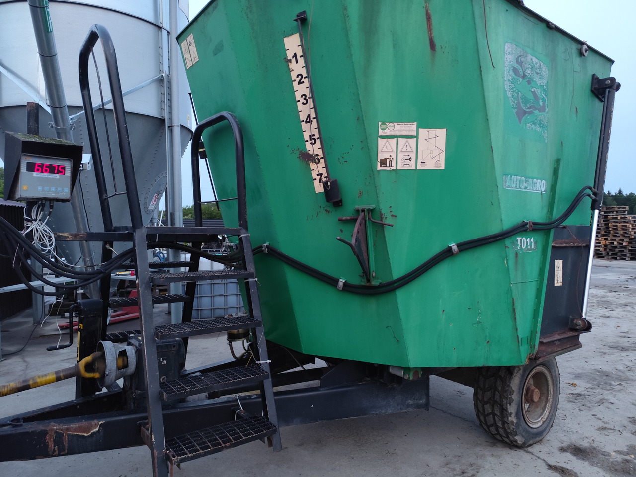 Auto-Agro T-011 - Fullfôrblander: bilde 1 Auto-Agro T-011 - Fullfôrblander: bilde 1