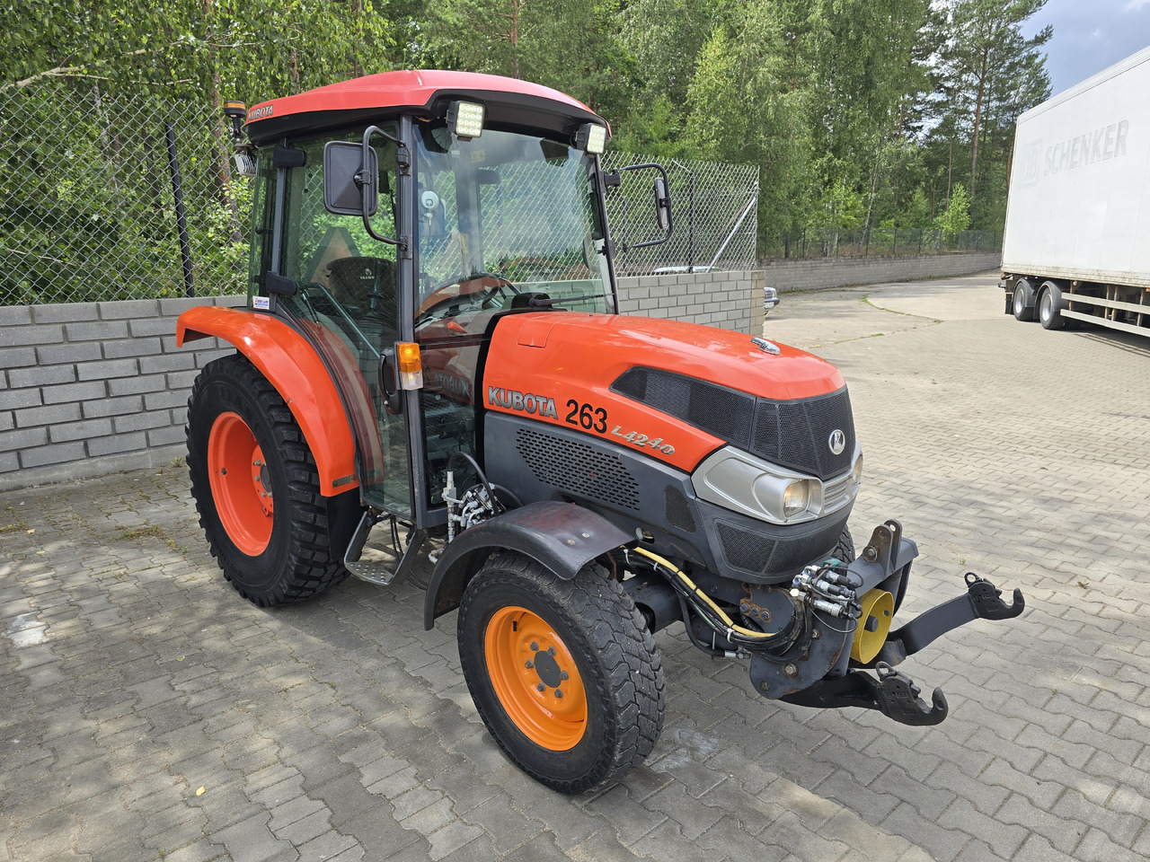 KUBOTA 4240 - Traktor: bilde 4 KUBOTA 4240 - Traktor: bilde 4