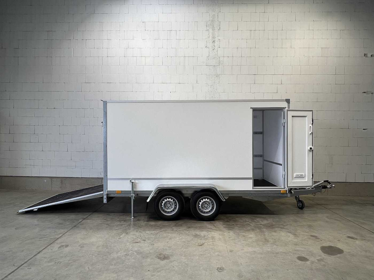 BLYSS F2736HTD Rampe Seitentür Kofferanhänger - Skaphenger: bilde 1 BLYSS F2736HTD Rampe Seitentür Kofferanhänger - Skaphenger: bilde 1