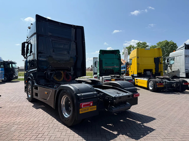 Mercedes-Benz Actros 1853 LS 4X2 "BLACK PEARL" EURO6D / FULL OPTIONS / RETARDER / ALCOA / LEATHER INTERIOR / ETC..... PERFECT CONDTION!!!!! - Trekkvogn: bilde 4 Mercedes-Benz Actros 1853 LS 4X2 "BLACK PEARL" EURO6D / FULL OPTIONS / RETARDER / ALCOA / LEATHER INTERIOR / ETC..... PERFECT CONDTION!!!!! - Trekkvogn: bilde 4