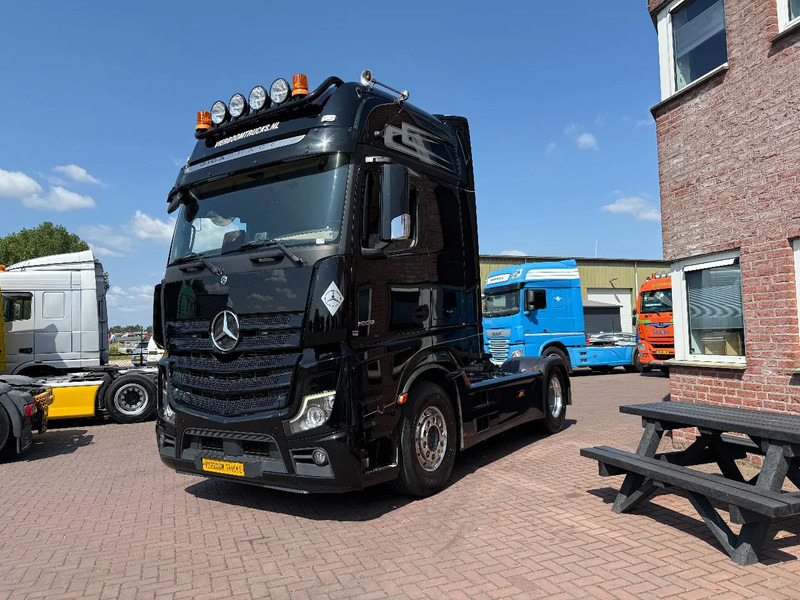 Mercedes-Benz Actros 1853 LS 4X2 "BLACK PEARL" EURO6D / FULL OPTIONS / RETARDER / ALCOA / LEATHER INTERIOR / ETC..... PERFECT CONDTION!!!!! - Trekkvogn: bilde 2 Mercedes-Benz Actros 1853 LS 4X2 "BLACK PEARL" EURO6D / FULL OPTIONS / RETARDER / ALCOA / LEATHER INTERIOR / ETC..... PERFECT CONDTION!!!!! - Trekkvogn: bilde 2