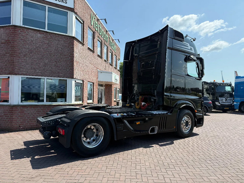 Mercedes-Benz Actros 1853 LS 4X2 "BLACK PEARL" EURO6D / FULL OPTIONS / RETARDER / ALCOA / LEATHER INTERIOR / ETC..... PERFECT CONDTION!!!!! - Trekkvogn: bilde 5 Mercedes-Benz Actros 1853 LS 4X2 "BLACK PEARL" EURO6D / FULL OPTIONS / RETARDER / ALCOA / LEATHER INTERIOR / ETC..... PERFECT CONDTION!!!!! - Trekkvogn: bilde 5
