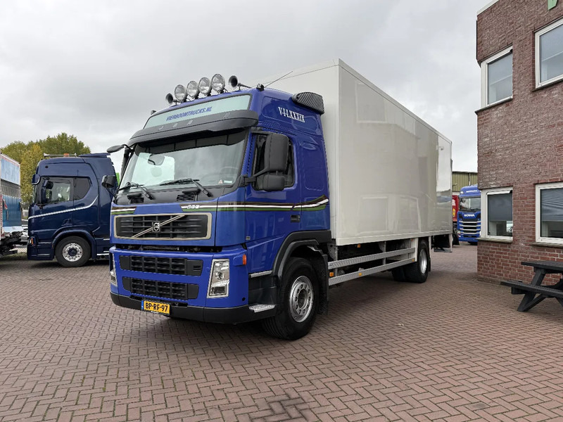 Volvo FM 260 FM9-260 4X2 / Schaltgetriebe / Koffer mit Ladebordwand / Schaltgetriebe / Euro3 - Skapbil: bilde 2 Volvo FM 260 FM9-260 4X2 / Schaltgetriebe / Koffer mit Ladebordwand / Schaltgetriebe / Euro3 - Skapbil: bilde 2