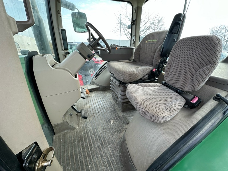 John Deere 8260R AutoPowr - Traktor: bilde 4 John Deere 8260R AutoPowr - Traktor: bilde 4