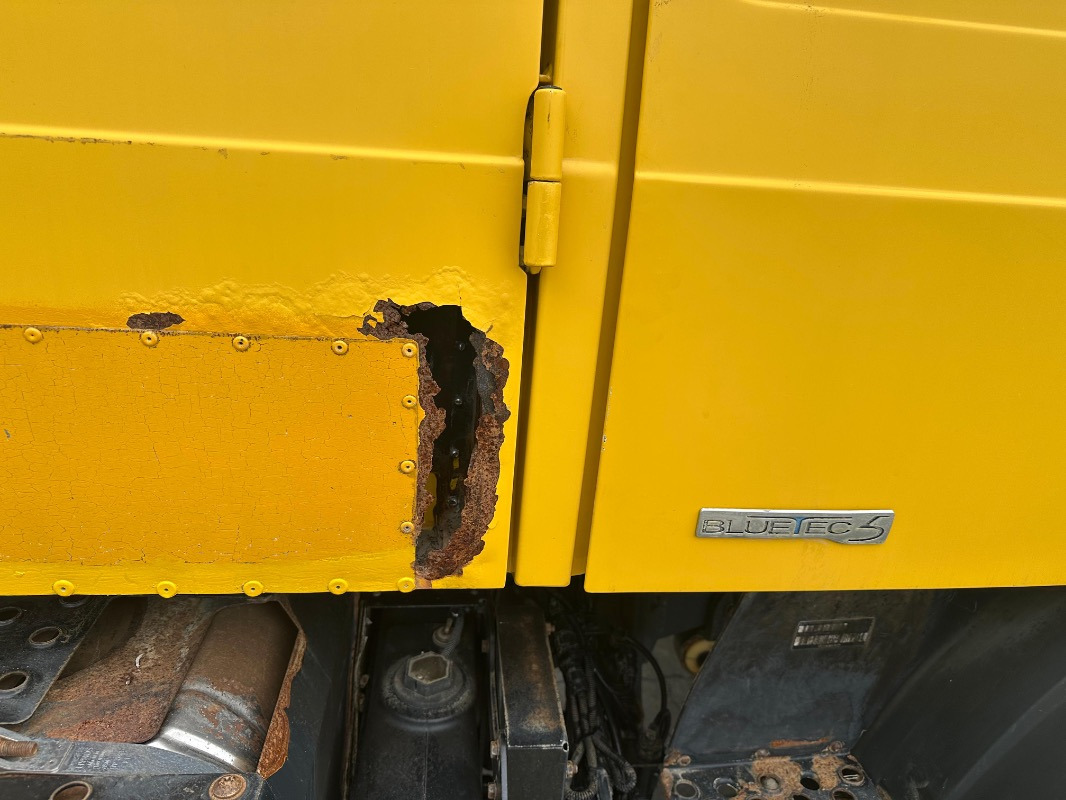 Mercedes-Benz U 4000 - Traktor: bilde 2 Mercedes-Benz U 4000 - Traktor: bilde 2