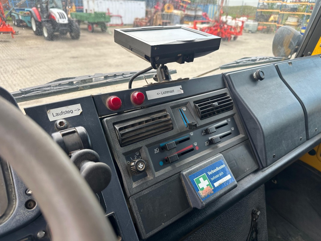 Mercedes-Benz U 4000 - Traktor: bilde 4 Mercedes-Benz U 4000 - Traktor: bilde 4