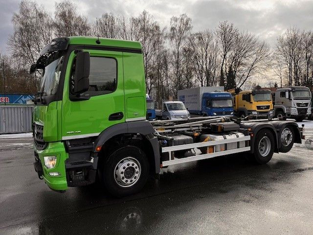 Mercedes-Benz Arocs 2643 Mit Meiller Abrollkipper Top - Krokbil: bilde 1 Mercedes-Benz Arocs 2643 Mit Meiller Abrollkipper Top - Krokbil: bilde 1