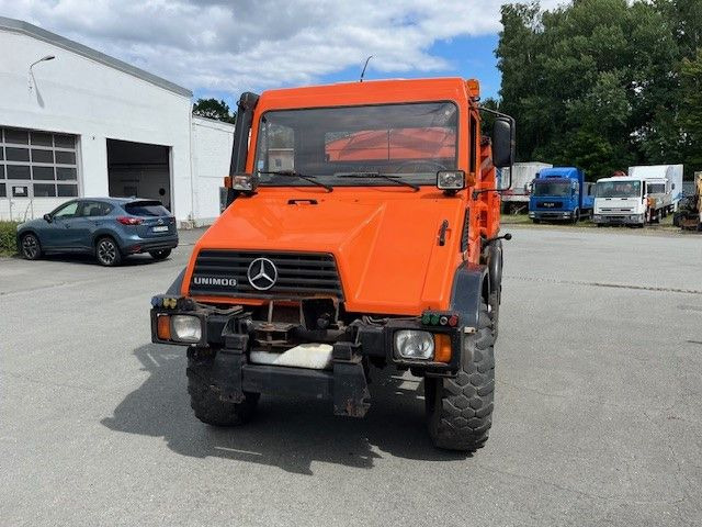 Mercedes-Benz Unimog 418/10 Winterdienst2000 - Tippbil: bilde 1 Mercedes-Benz Unimog 418/10 Winterdienst2000 - Tippbil: bilde 1