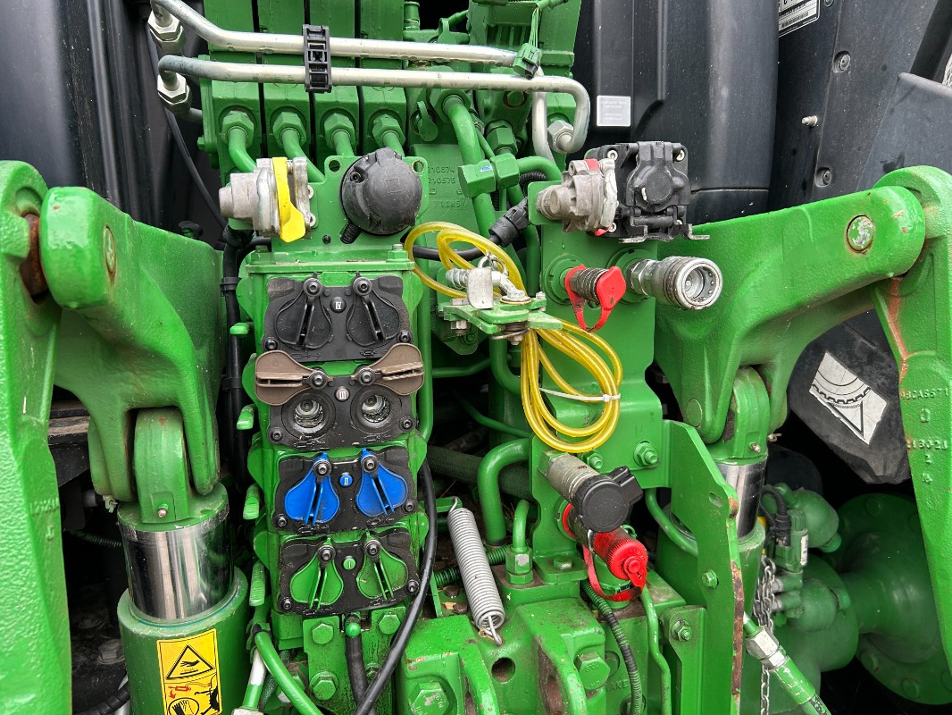 John Deere 6215R - Traktor: bilde 4 John Deere 6215R - Traktor: bilde 4
