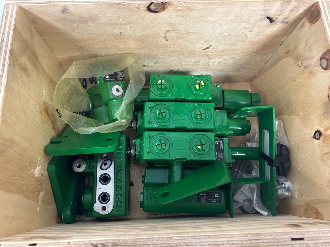 John Deere Einhebelsteuergerät mechanisch vom 6155R - Hydraulikk for Landbruksteknikk: bilde 2 John Deere Einhebelsteuergerät mechanisch vom 6155R - Hydraulikk for Landbruksteknikk: bilde 2