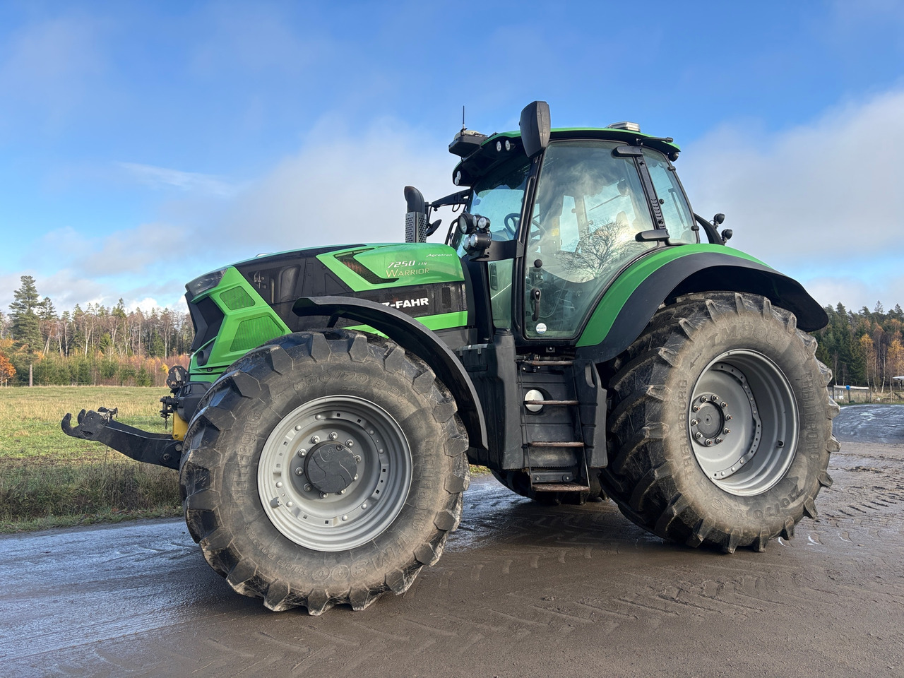 Deutz-Fahr 7250 Agrotron TTV Warrior - Traktor: bilde 1 Deutz-Fahr 7250 Agrotron TTV Warrior - Traktor: bilde 1