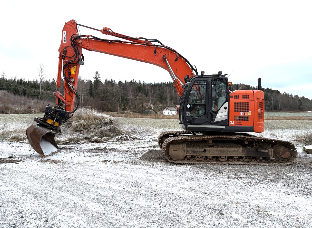 Hitachi ZX225 USLC-6 - Gravemaskin: bilde 1 Hitachi ZX225 USLC-6 - Gravemaskin: bilde 1